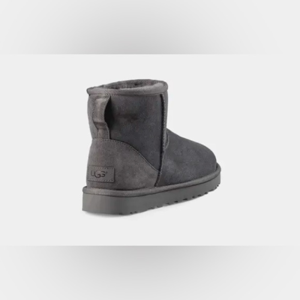NEW UGG Classic Mini II Boot 🩶